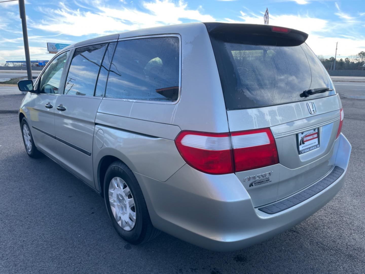 2007 Silver Honda Odyssey (5FNRL38207B) with an V6, VTEC, 3.5 Liter engine, Automatic transmission, located at 8008 Warden Rd, Sherwood, AR, 72120, (501) 801-6100, 34.830078, -92.186684 - Photo#5